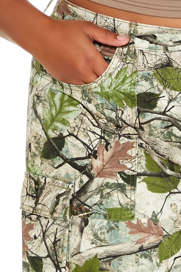 Plus Size Leaf Print Cargo Pants - Image 10